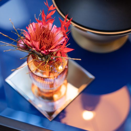 Florale Dekoration und Blumeninstallationen für Shops, Restaurants und Hotels, konzipiert und umgesetzt von Blumen Mitzi Wien – die Anlaufstelle für besondere Business-Floristik