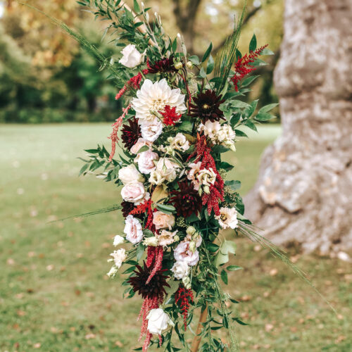 Blumenbögen für Hochzeiten in Wien, Niederösterreich und dem Burgenland, gestaltet von Blumen Mitzi – Hochzeitsfloristik mit dem gewissen Etwas