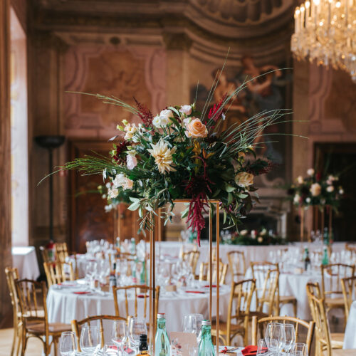 Besondere Hochzeitsfloristik und Tischgestecke von Blumen Mitzi Wien